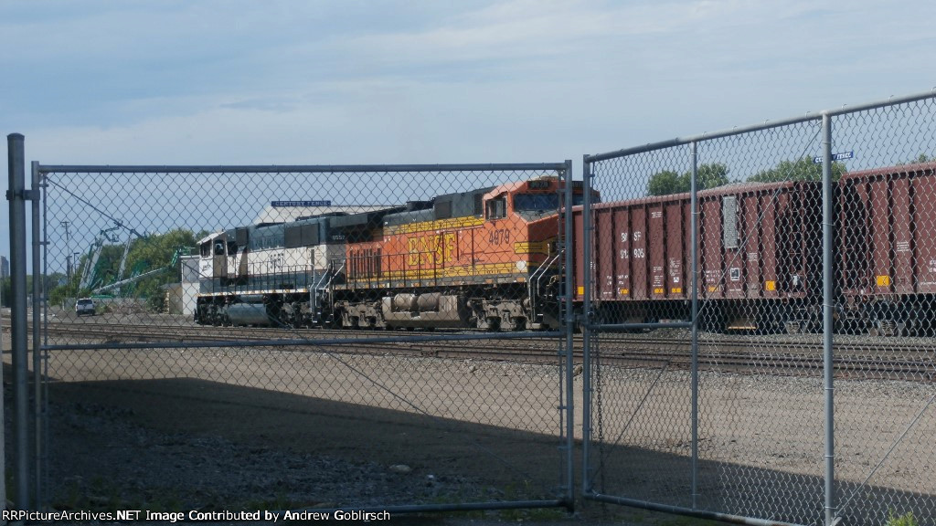 BNSF 9557 & 4979